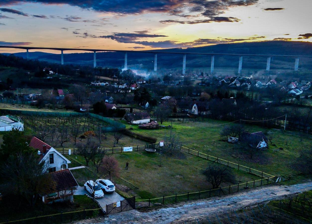 Voelgyhid Village Balaton Kőröshegy Esterno foto