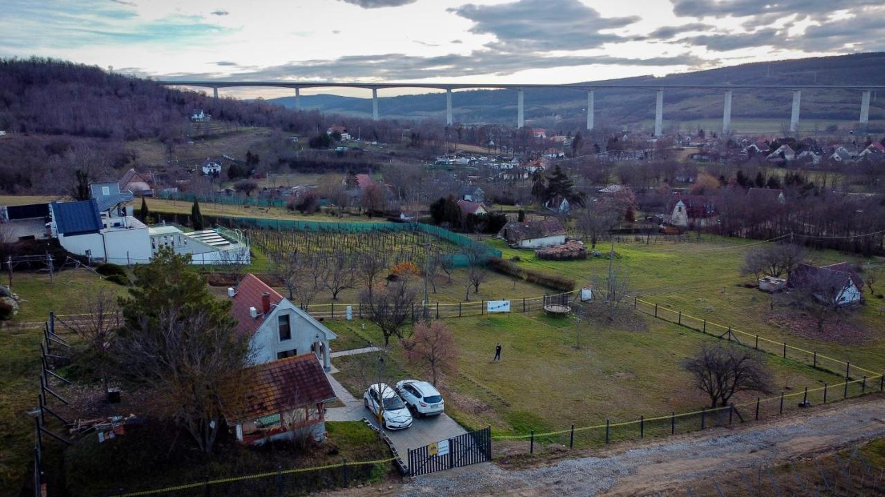 Voelgyhid Village Balaton Kőröshegy Esterno foto