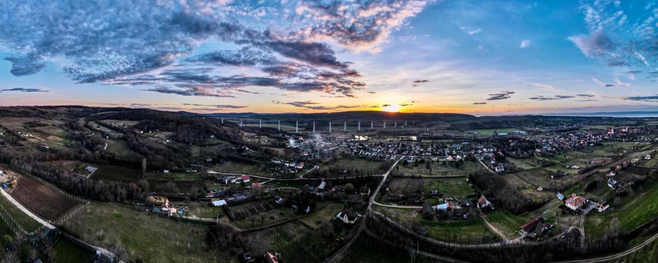 Voelgyhid Village Balaton Kőröshegy Esterno foto